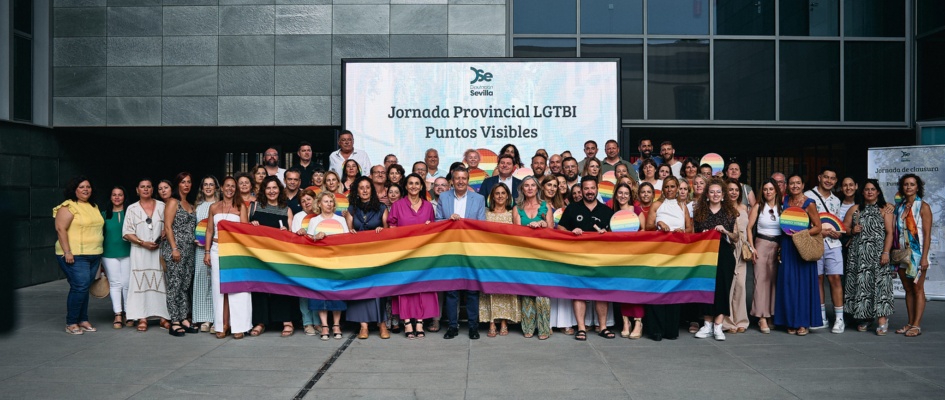 1.-154.-EL EDIFICIO DE SERVICIOS SOCIALES YA OSTENTA LA PLACA CON EL DISTINTIVO DE PU