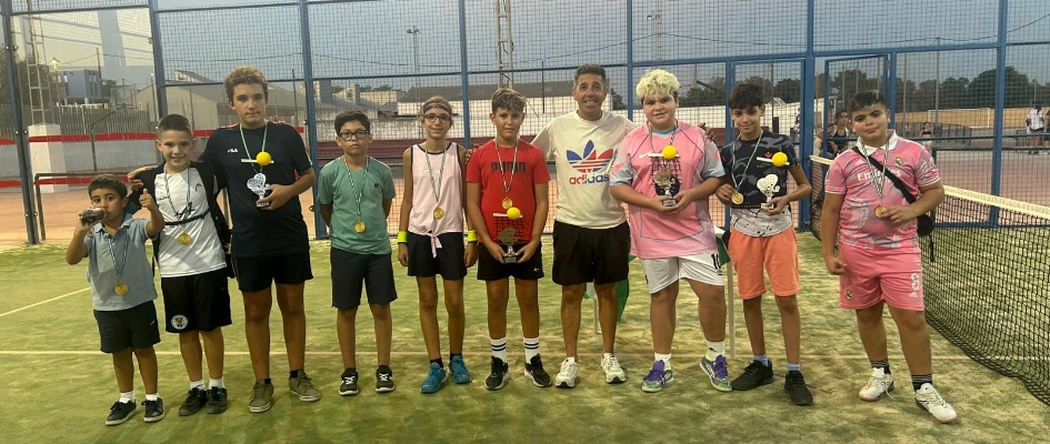 1.-FINALIZA EL TORNEO LOCAL DE PÁDEL INFANTIL