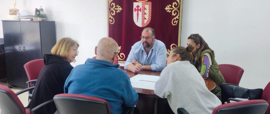 1.-REUNIÓN DE TRABAJO PARA REFORMAR EL EDIFICIO DEL HOGAR DEL PENSIONISTA