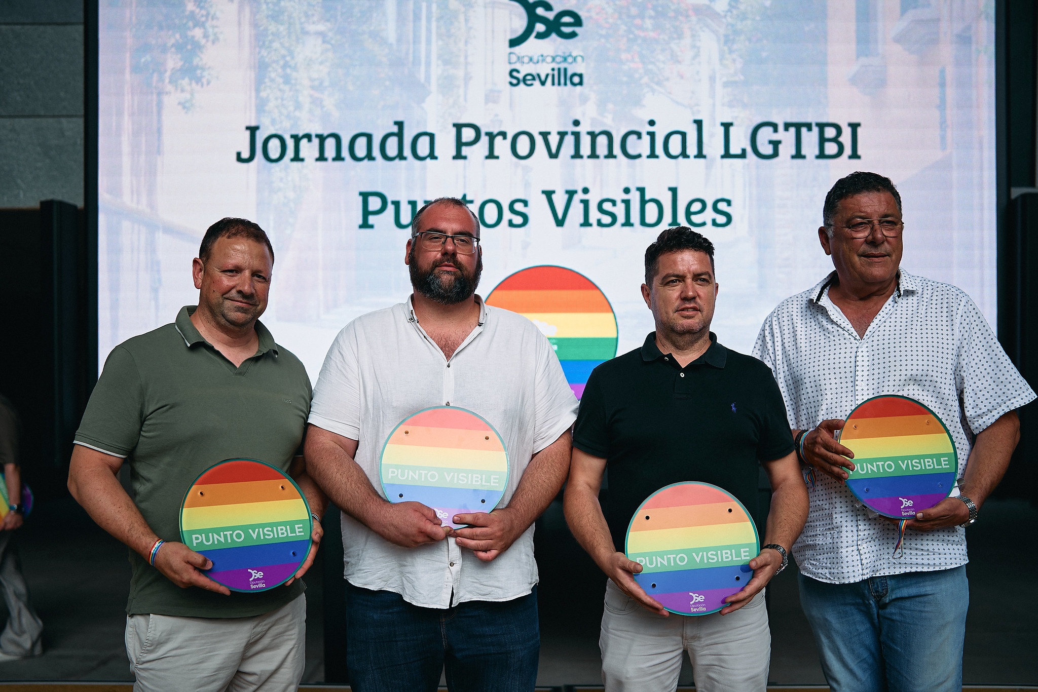 2.-154.-EL EDIFICIO DE SERVICIOS SOCIALES YA OSTENTA LA PLACA CON EL DISTINTIVO DE PU