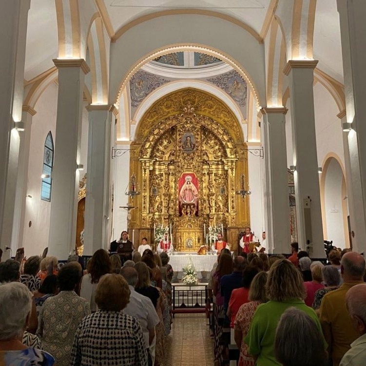 2.-El sacerdote Fernando Martín toma posesión