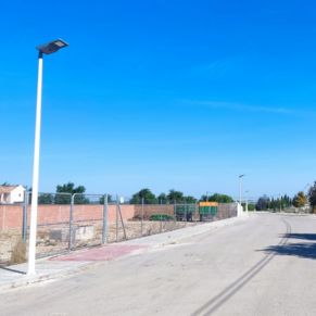 4.-INSTALACIÓN DE LAS PRIMERAS FAROLAS SOLARES EN EL RUBIO