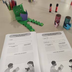 4.-TALLER DE LECTURA Y MANUALIDADES EN LA BIBLIOTECA MUNICIPAL