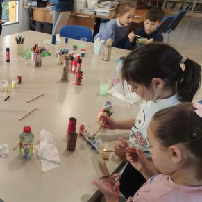 5.-TALLER DE LECTURA Y MANUALIDADES EN LA BIBLIOTECA MUNICIPAL