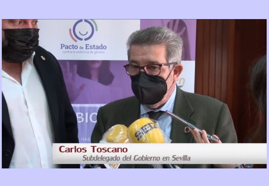 83.-Carlos Toscano, entrega en El Rubio el convenio VioGén