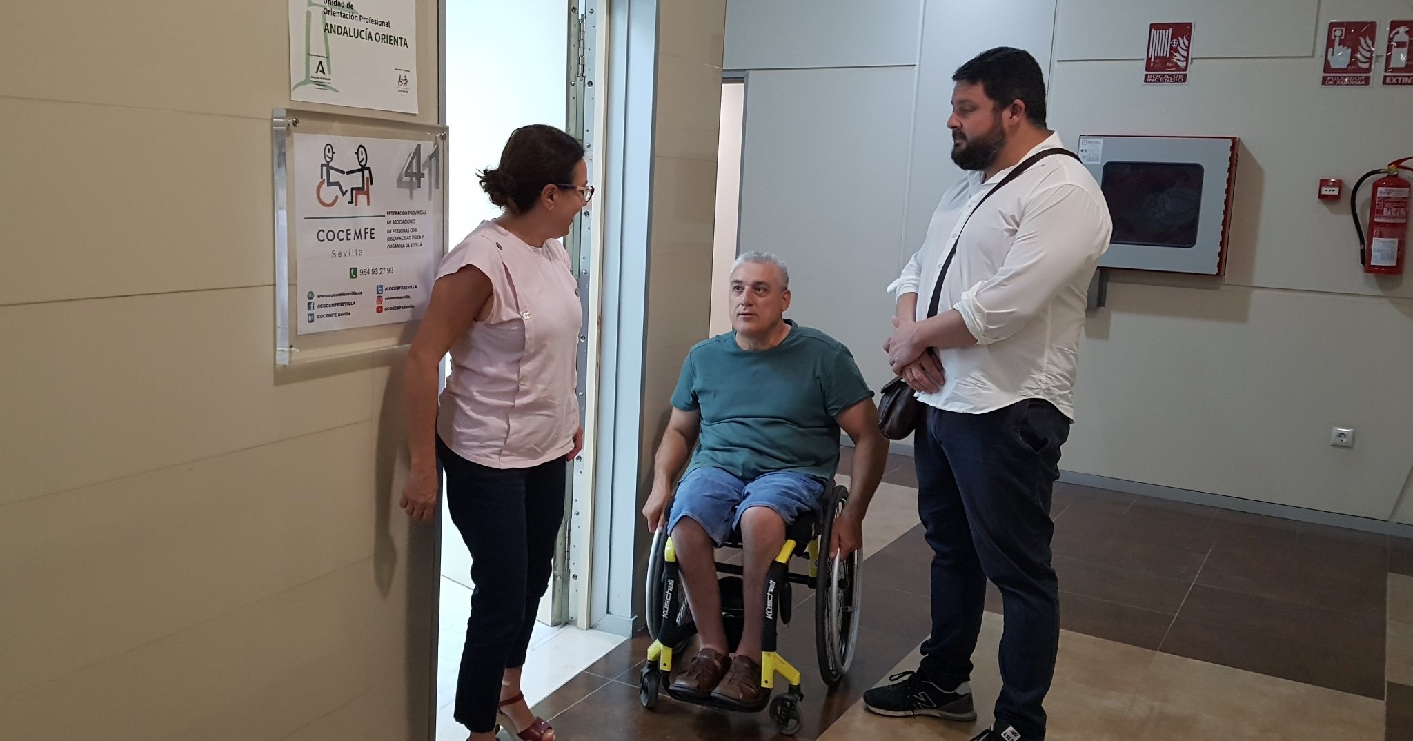 El alcalde de El Rubio visita las instalaciones de COCEMFE Sevilla